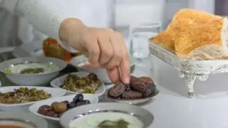 افطار رمضان تمر خبز