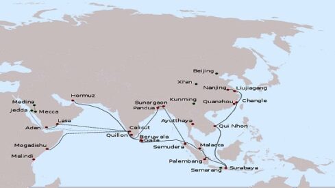 خريطة تظهر مسارات بحرية تربط بين مدن تاريخية في آسيا والشرق الأوسط.